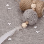 Zawieszka pompon z piórkiem szary 31cm