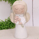 Anioł gipsowy z kwiatami biały 20cm