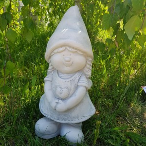 Figurka ogrodowa krasnal dziewczynka szara patyna 43cm