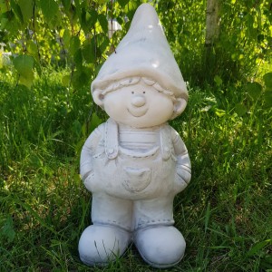 Figurka ogrodowa krasnal chłopiec szary patyna 43cm