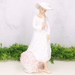 Figurka dama z koszem biała 30cm