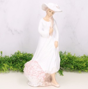 Figurka dama z koszem biała 30cm