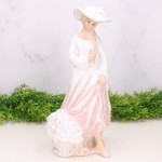 Figurka dama z koszem róż 30cm