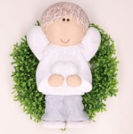 Figurka anioł plakietka chłopiec szary 31cm
