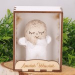Anioł  w pudełeczku chłopiec biały 10 cm 