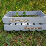 Drewniana skrzynka z napisem "Kochanym rodzicom" szara 34x20x11cm