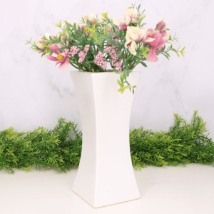 Wazon ceramiczny biały szkliwiony "Kwadrat wklęsły"  24cm 