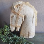 Figurka ceramiczna głowa konia kremowa 47cm 