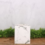 Biała Torebka na kwiaty z uchwytem marmur 36cm  