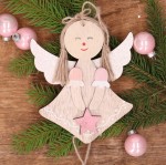 Drewniana zawieszka na choinkę aniołek różowy 28cm