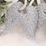 Zawieszki brokatowe skrzydła srebro 2szt