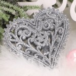 Zawieszki brokatowe serduszka srebro 9cm 2szt