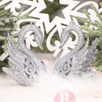 Zawieszki brokatowe łabędź srebro 2szt