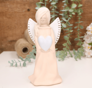 Aniołek dziewczynka z sercem 20cm brzoskwiniowy 
