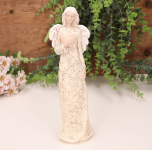 Aniołek ślubny w zdobionej sukni z sercem kremowy 25cm    