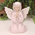 Aniołek klęczący z wiankiem 18cm różowy 