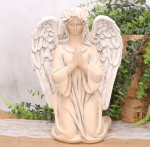 Aniołek klęczący z wiankiem 30cm brzoskwiniowy