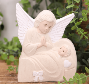 Aniołek  z dzieciątkiem 13cm kremowy 