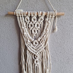 Makrama na profilu drewnianym 85 cm