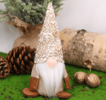 Skrzat siedzący chłopak - beżowy 18cm