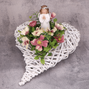 Biała wiklinowa osłonka w kształcie serca 30cm