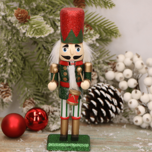 Dziadek do orzechów w klasycznych odcieniach świątecznej zielony 16cm