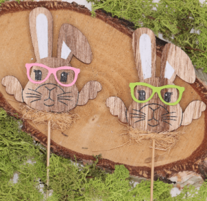 8 drewnianych królików na patyku, zielony/różowy, 7.5x8.5 cm