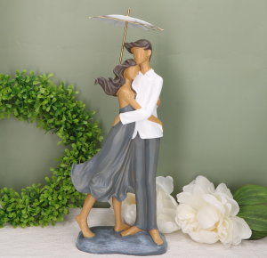 Figurka dekoracyjna Szara Para z parasolką