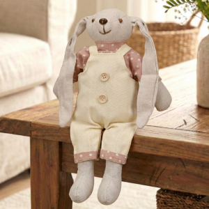 Zajączek Wielkanocny - chłopczyk w kremowych ogrodniczkach 33cm