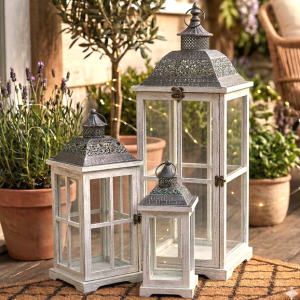 Zestaw 3 latarni drewnianych z metalowym daszkiem 72 i 50,5 i 34 cm