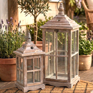 Zestaw 2 latarni drewnianych rustykalnych dekoracyjnych 50,5 i 33,5 cm