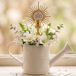 Metalowa konewka ozdobna osłonka jasny beż 7cm