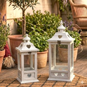 Zestaw 2 latarni drewnianych z sercami shabby chic dekoracja 55 i 35,5 cm