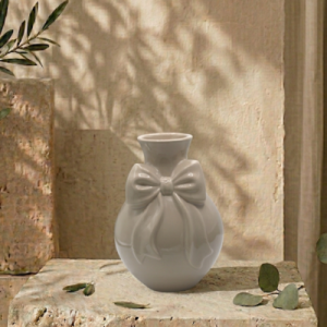 Wazon ceramiczny beżowy z beżową kokardą 15 x 15 x 24,2cm