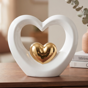 Serce ceramiczne białe ze złotym serduszkiem 17x5 x 7 x 15cm